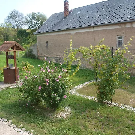 Semesterbostad Hibiszkusz Haz Bekolce