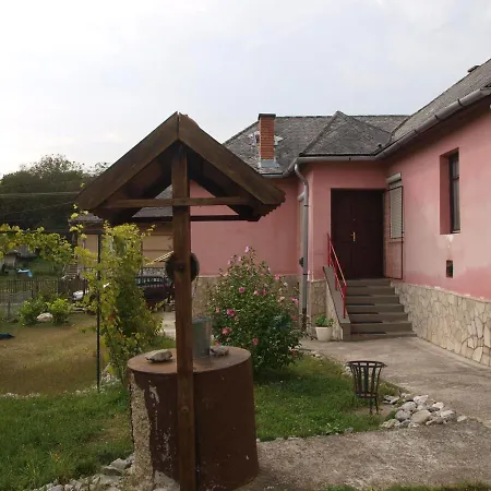 Hibiszkusz Haz * Bekolce